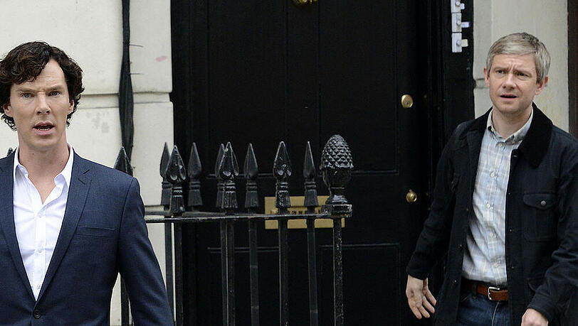 Benedict Cumberbatch (l.) und Martin Freeman am Set von "Sherlock" Benedict Cumberbatch (l.) und Martin Freeman am Set von "Sherlock"