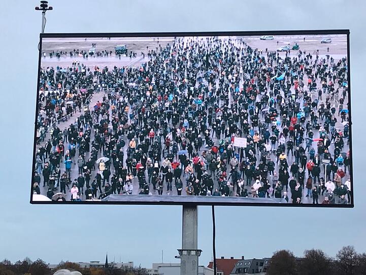 Demonstranten am Sonntag auf der Theresienwiese.