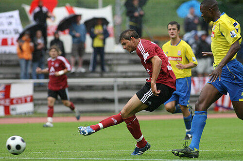 Schon gut in Schuss: Angelos Charisteas trifft in Stainach zum 1:0 gegen Stoke City.