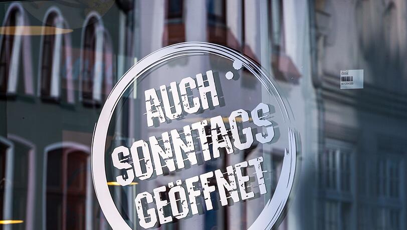 An Sonn- und Feiertagen müssen Geschäfte in der Regel geschlossen bleiben. In einigen Bundesländern gibt es bereits Sonderregelungen für Sonntagsöffnungen. (Symbolbild) An Sonn- und Feiertagen müssen Geschäfte in der Regel geschlossen bleiben. In einigen Bundesländern gibt es bereits Sonderregelungen für Sonntagsöffnungen. (Symbolbild)