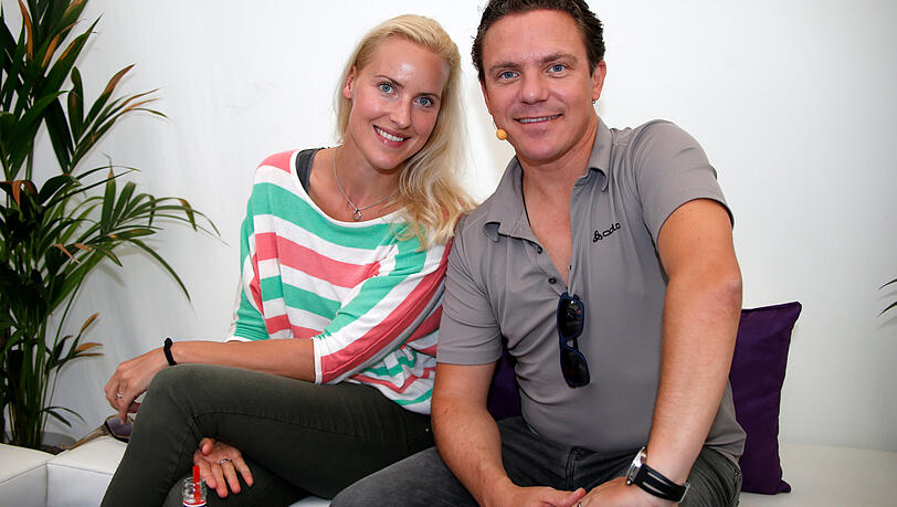 Stefan Mross hat mit Exfrau Susanne zwei gemeinsame Kinder: Tochter Paula (*2013) und Sohn Valentin (*2015). Mit seiner ersten Ehefrau Stefanie Hertel hat Mross eine 24-jährige Tochter. Stefan Mross hat mit Exfrau Susanne zwei gemeinsame Kinder: Tochter Paula (*2013) und Sohn Valentin (*2015). Mit seiner ersten Ehefrau Stefanie Hertel hat Mross eine 24-jährige Tochter.