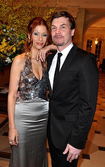 Schaulaufen der Promis bei den Gala SPA Awards in Baden-Baden: Yasmina Filali mit Ehemann Thomas Helmer.