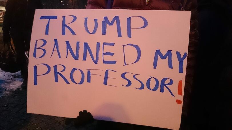 Titel des Plakats: "Trump banned my professor"