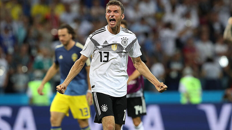 Thomas Müller (Deutschland) - Was ist nur mit Thomas Müller los? 2010 und 2014 noch schoss er jeweils fünf Tore, nun taucht er ab. Zumindest in den ersten beiden WM-Spielen war der 27-Jährige nahezu unsichtbar, ließ seine Spritzigkeit und Risikobereitschaft vermissen. Das kann er viel, viel besser! Note: 4