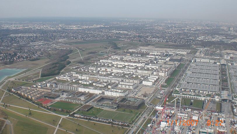 Die Messestadt von oben. Wie hat sich das noch unfertige Viertel bisher entwickelt? Darum geht's beim Stadtplanungsspaziergang. Die Messestadt von oben. Wie hat sich das noch unfertige Viertel bisher entwickelt? Darum geht's beim Stadtplanungsspaziergang.