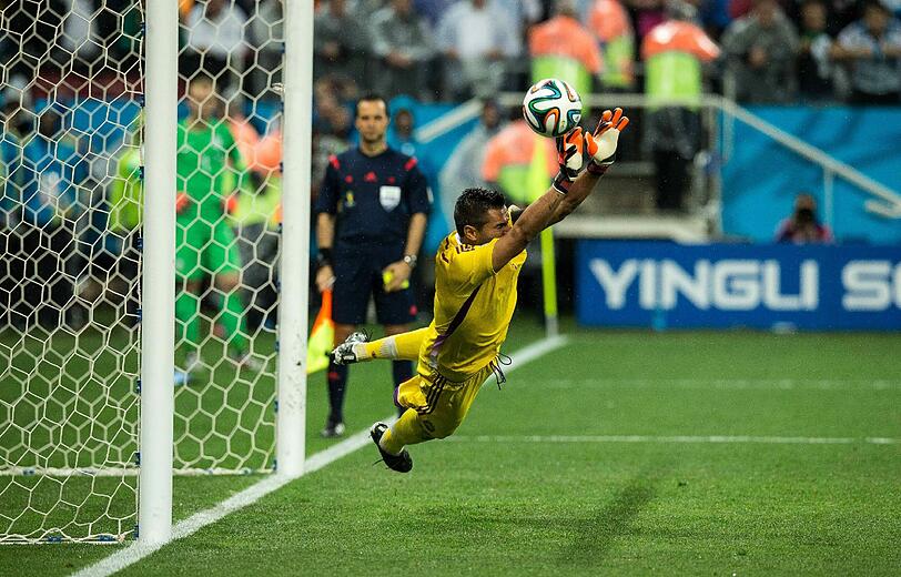 Er war der Held des Abends Sergio Romero hielt zwei Elfmeter.