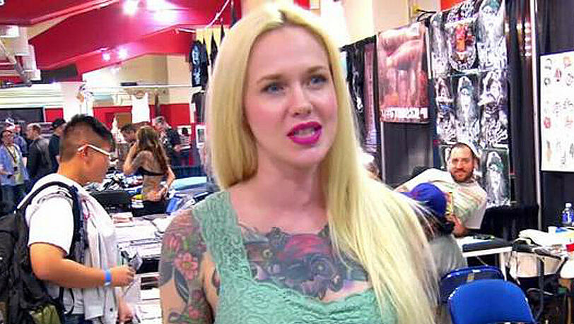 Tattoo-Model Leah Jung auf einer Convention in New York Tattoo-Model Leah Jung auf einer Convention in New York