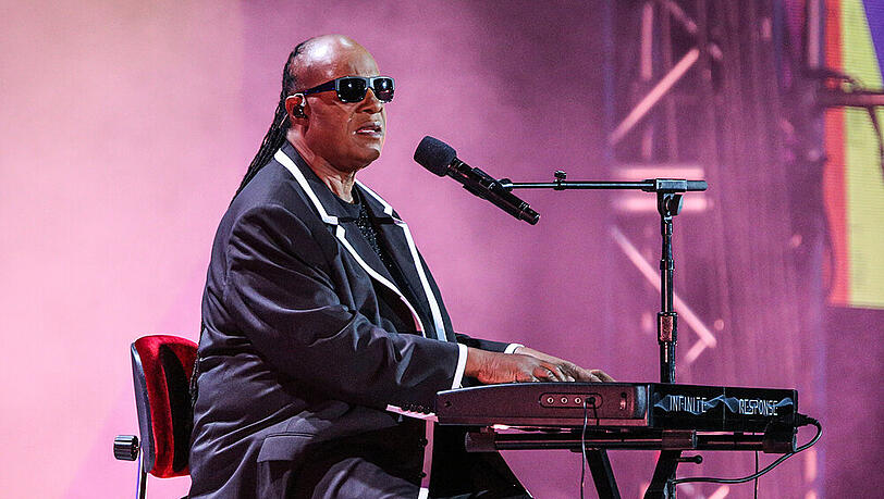 Stevie Wonder erhebt schwere Vorwürfe gegen seinen verstorbenen Anwalt Stevie Wonder erhebt schwere Vorwürfe gegen seinen verstorbenen Anwalt