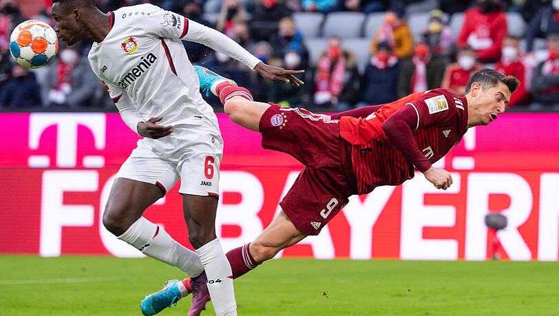 Auch gegen Leverkusen blieb Robert Lewandowski (r.) ohne Torbeteiligung. Woran liegt's? Auch gegen Leverkusen blieb Robert Lewandowski (r.) ohne Torbeteiligung. Woran liegt's?