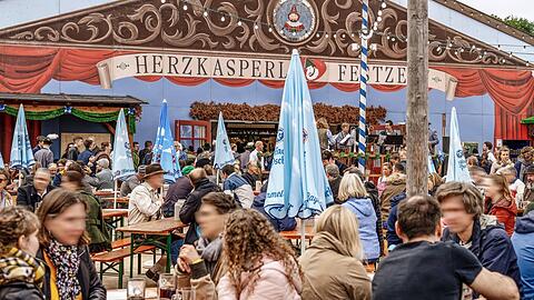 Das Herzkasperlzelt auf der Oidn Wiesn eine ganz eigene und sehr große Fangemeinde. 2024 muss die sich nun anderweitig umsehen.
