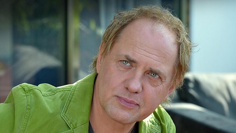 Mit 57 Jahren schreibt Uwe Ochsenknecht Teil 1 seiner Memoiren Mit 57 Jahren schreibt Uwe Ochsenknecht Teil 1 seiner Memoiren