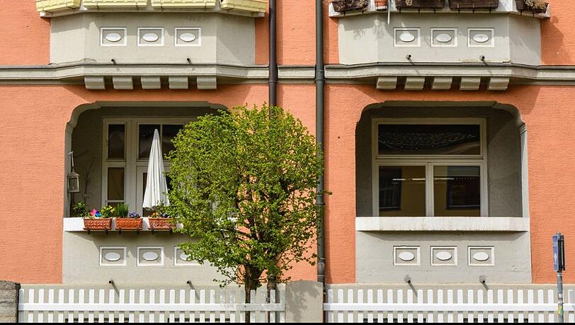 Ein Wohnhaus in Schwabing: Wer hier leben möchte, muss es sich erstmal leisten können. Ein Wohnhaus in Schwabing: Wer hier leben möchte, muss es sich erstmal leisten können.