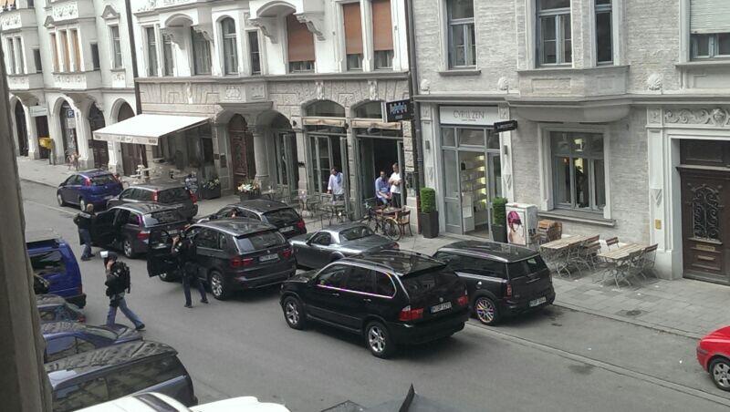 SEK-Einsatz im Glockenbachviertel in der Hans-Sachs-Straße. Die Bilder.