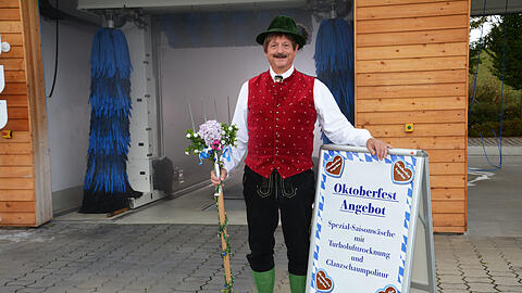 Günter Grünwald im Sketch "Huaba Bauer - Waschanlage".