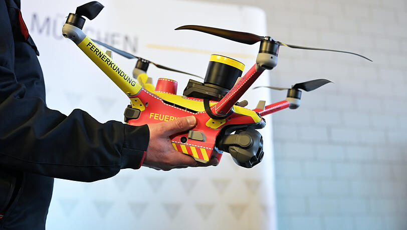 Eine Drohne der Firma "Skyflow": Die Münchner Feuerwehr setzt bei ihrer Arbeit verstärkt Drohnen ein. Eine Drohne der Firma "Skyflow": Die Münchner Feuerwehr setzt bei ihrer Arbeit verstärkt Drohnen ein.
