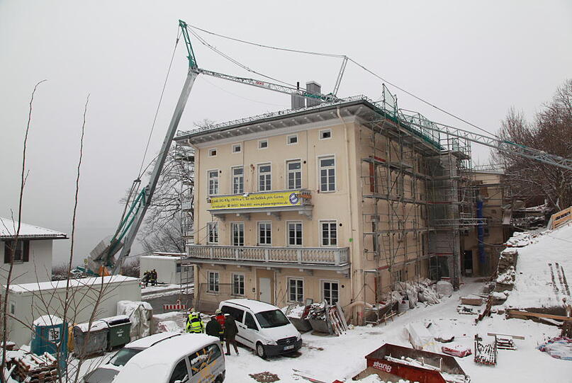 Weitere Bilder des umgestürzten Baukrans in Tegernsee