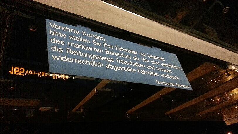 Der Parkbereich für Fahrradfahrer am U-Bahnhof Westfriedhof. Nun drohen die Stadtwerke mit Entfernung widerrechtlich geparkter Radl. Der Parkbereich für Fahrradfahrer am U-Bahnhof Westfriedhof. Nun drohen die Stadtwerke mit Entfernung widerrechtlich geparkter Radl.
