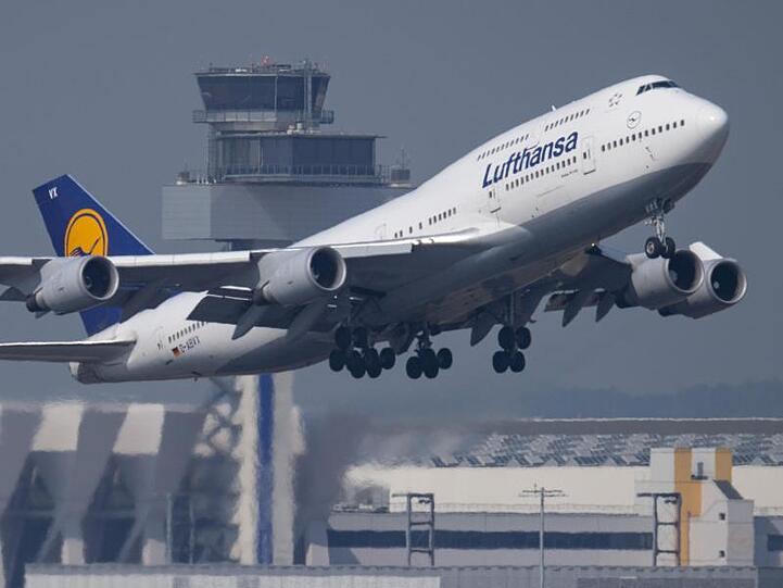 Die Flugbegleiter der Lufthansa wollen am Sonntag streiken.