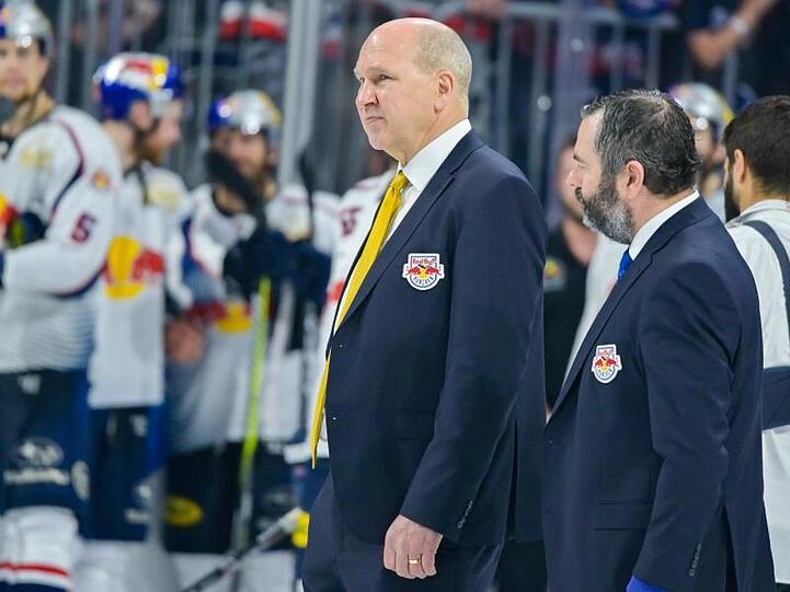 Der Trainer des EHC Red Bull München, Don Jackson. Foto: Uwe Anspach/Archivbild