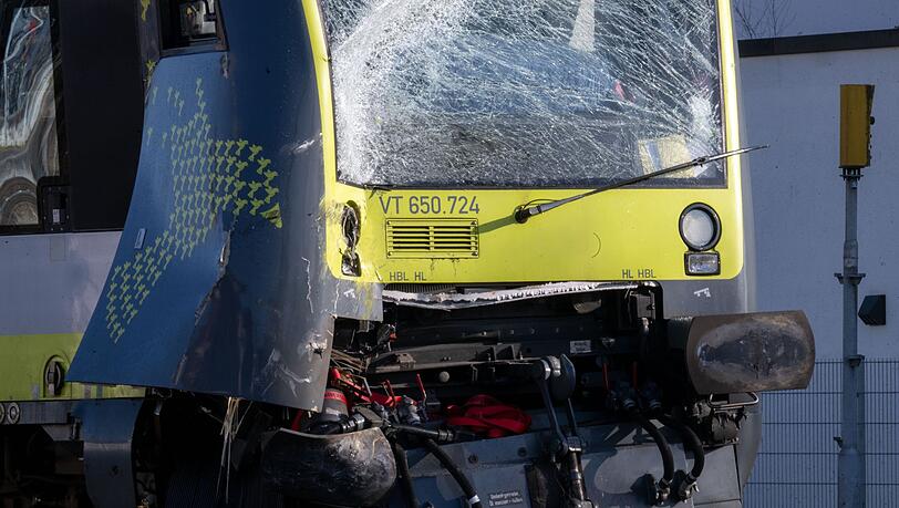 Der besch&auml;digte Zug war am Donnerstagmorgen noch am Bayreuther Hauptbahnhof zu sehen.