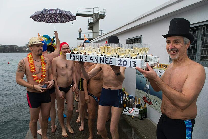 Auch am Genfersee, in der Schweiz, sind manche Silvesterpartys nichts für Warmduscher.