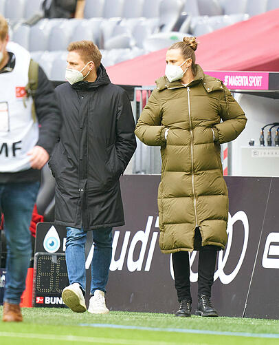Bastian Wernscheid (l.) wird derzeit von Teammanagerin Kathleen Krüger eingelernt und war am Wochenende erstmals auf der Bank dabei.