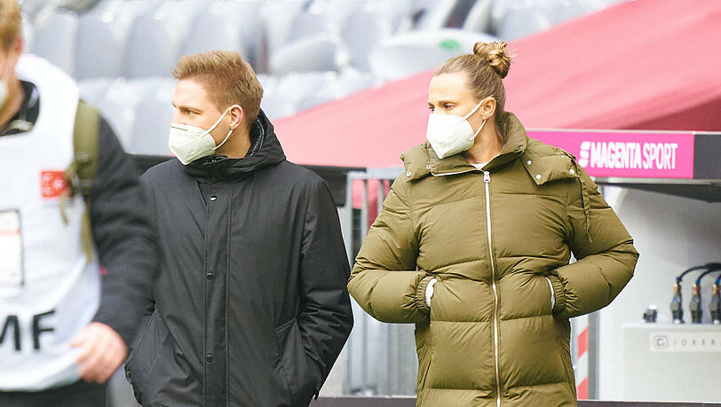Bastian Wernscheid (l.) wird derzeit von Teammanagerin Kathleen Krüger eingelernt und war am Wochenende erstmals auf der Bank dabei. Bastian Wernscheid (l.) wird derzeit von Teammanagerin Kathleen Krüger eingelernt und war am Wochenende erstmals auf der Bank dabei.