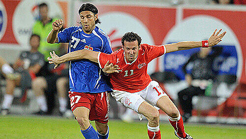 Schweizer Teamstürmer Streller (r.) im Spiel gegen Liechtenstein Schweizer Teamstürmer Streller (r.) im Spiel gegen Liechtenstein