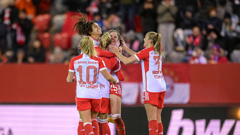 Torjubel nach dem 2:0 von Giulia Gwinn gegen Bayer Leverkusen.