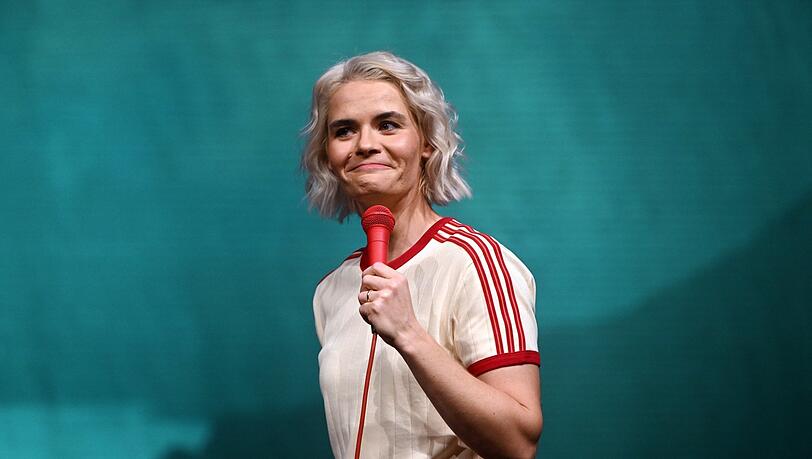 Hazel Brugger im Circus Krone.