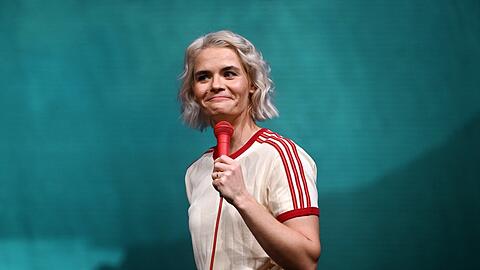 Hazel Brugger im Circus Krone.
