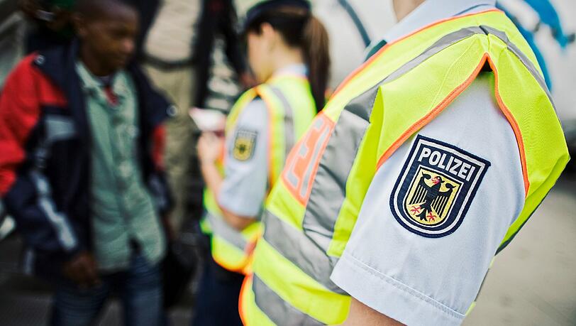 Bei der Fahrscheinkontrolle tickte der 28-Jährige aus. Bei der Fahrscheinkontrolle tickte der 28-Jährige aus.
