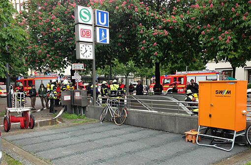 Großeinsatz für Feuerwehren, Rettung und Polizei am Ostbahnhof: die Bilder