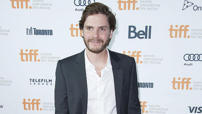 Daniel Brühl ist ganz hin und weg von seiner Kollegin Cara Delevingne Daniel Brühl ist ganz hin und weg von seiner Kollegin Cara Delevingne