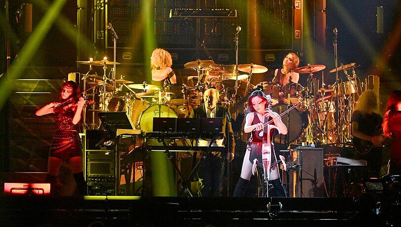 Hans Zimmer in München: eine perfekte inszenierte Hollywood-Maschinerie. Hans Zimmer in München: eine perfekte inszenierte Hollywood-Maschinerie.