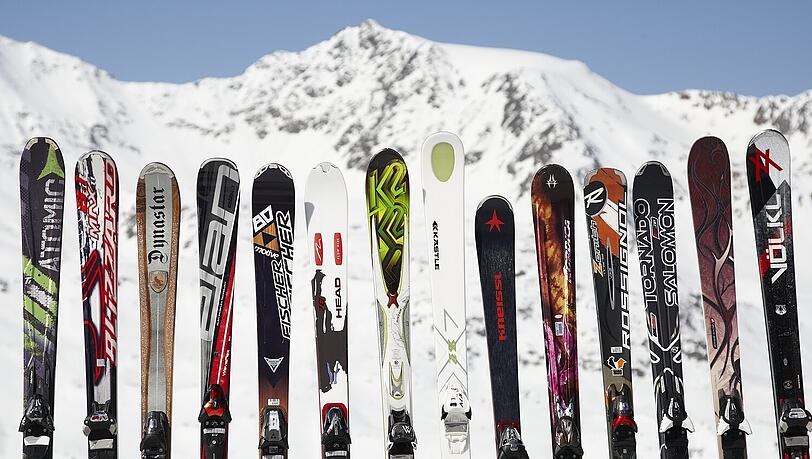 Vor der Abfahrt sollte die Ausrüstung genauestens überprüft werden. Seien es die Skier selbst... Vor der Abfahrt sollte die Ausrüstung genauestens überprüft werden. Seien es die Skier selbst...