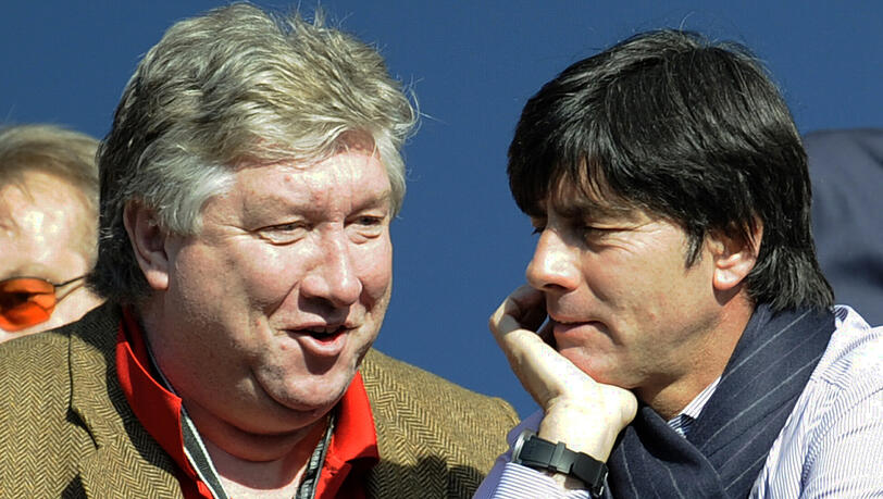 Ex 96-Spieler Dieter Schatzschneider (l-r), Bundestrainer Joachim Löw Ex 96-Spieler Dieter Schatzschneider (l-r), Bundestrainer Joachim Löw
