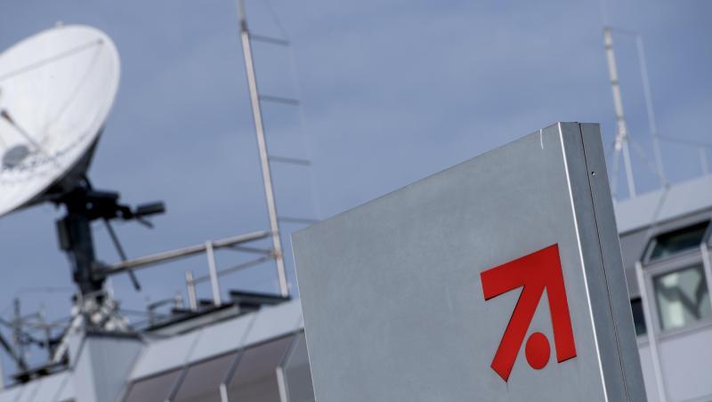 Das Firmenlogo von ProSiebenSat.1 Media AG und eine Satellitenschüssel sind an der Konzernzentrale zu sehen. Foto: Sven Hoppe/Archiv Das Firmenlogo von ProSiebenSat.1 Media AG und eine Satellitenschüssel sind an der Konzernzentrale zu sehen. Foto: Sven Hoppe/Archiv