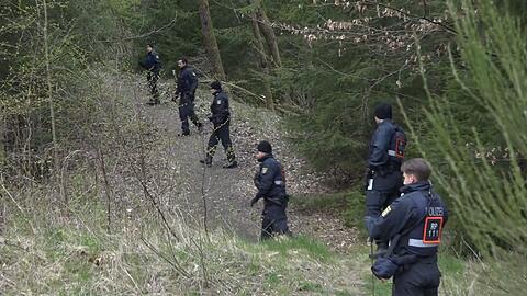 Die Polizei war auch in einem Waldgebiet unterwegs.