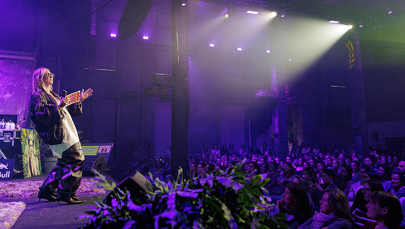 Inspirierende Keynotes und Panels stehen im Mittelpunkt des Festivalprogramms.