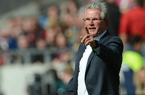Jupp Heynckes: der Bayern-Trainer dirigiert seine Mannschaft im Spiel gegen Hannover 96