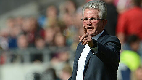 Jupp Heynckes: der Bayern-Trainer dirigiert seine Mannschaft im Spiel gegen Hannover 96