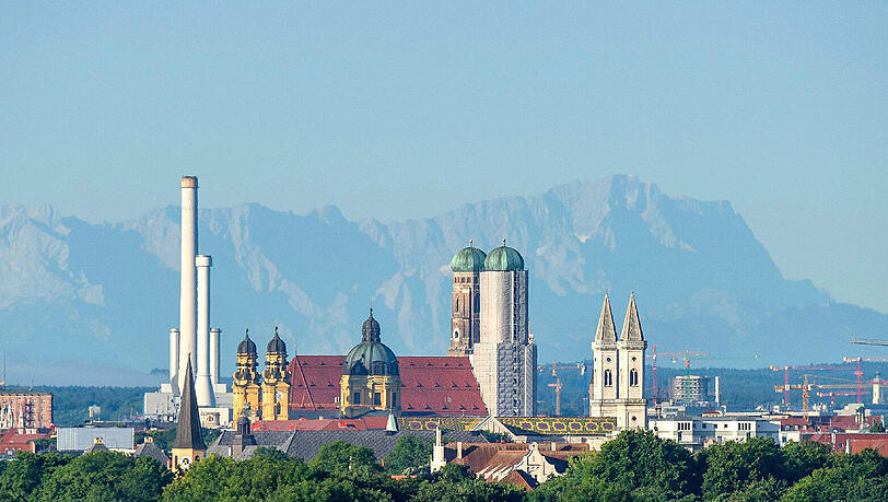 Im Jahr 2032 soll die Stadt München wegen ihrer hohen Geburtenzahlen und der Zuwanderung junger Menschen „das jüngste Gebiet in Bayern“ sein. Im Jahr 2032 soll die Stadt München wegen ihrer hohen Geburtenzahlen und der Zuwanderung junger Menschen „das jüngste Gebiet in Bayern“ sein.