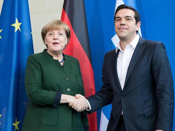 Der linke Ministerpräsident Alexis Tsipras, der mit einem Anti-Merkel-Kurs Anfang 2015 die Wahlen gewonnen hatte, ist inzwischen ein Vertrauter der Bundeskanzlerin.
