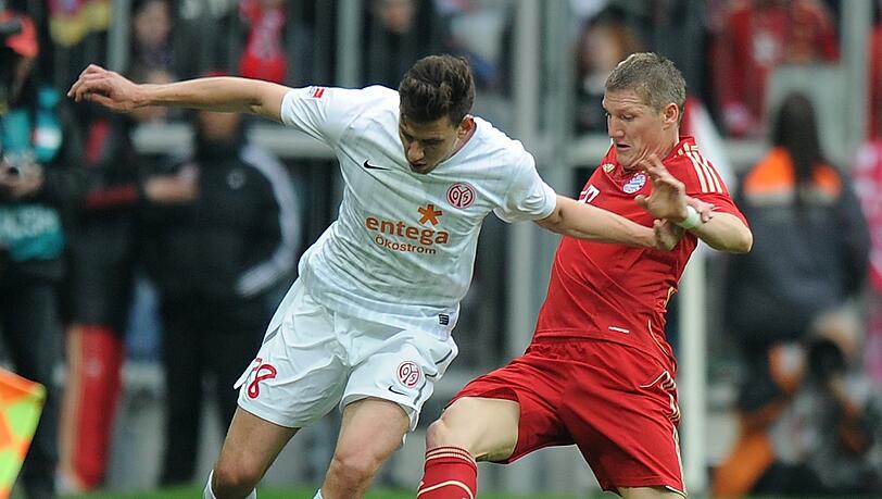 Bastian Schweinsteiger: „Das ist natürlich eine Enttäuschung für uns, wir hätten ein Tor
machen müssen. Jetzt gucken wir auf Dienstag. Da geht es um
alles oder nichts. Da muss man nicht 100 Prozent bringen, sondern
über die Grenze gehen.“ Bastian Schweinsteiger: „Das ist natürlich eine Enttäuschung für uns, wir hätten ein Tor
machen müssen. Jetzt gucken wir auf Dienstag. Da geht es um
alles oder nichts. Da muss man nicht 100 Prozent bringen, sondern
über die Grenze gehen.“