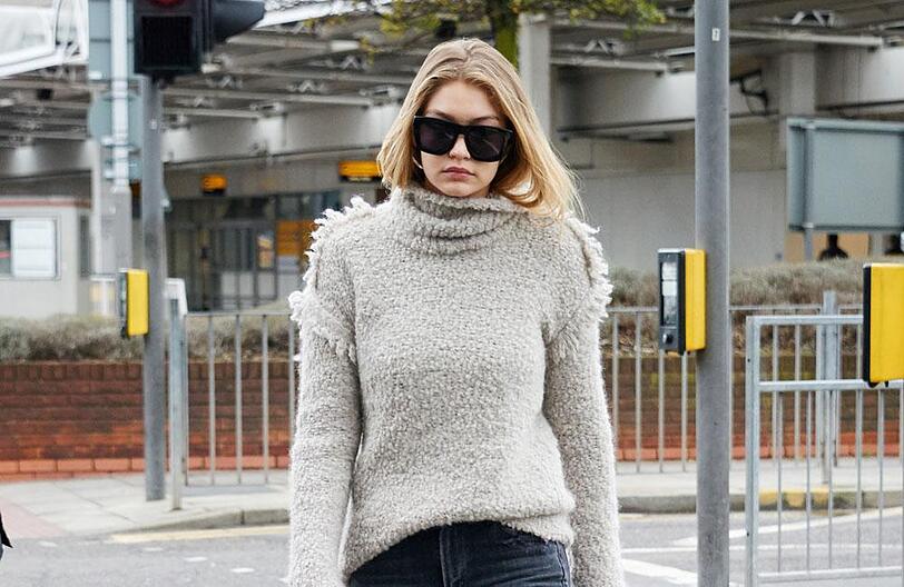 Gigi Hadid am Montag bei ihrer Ankunft am Flughafen London Heathrow.