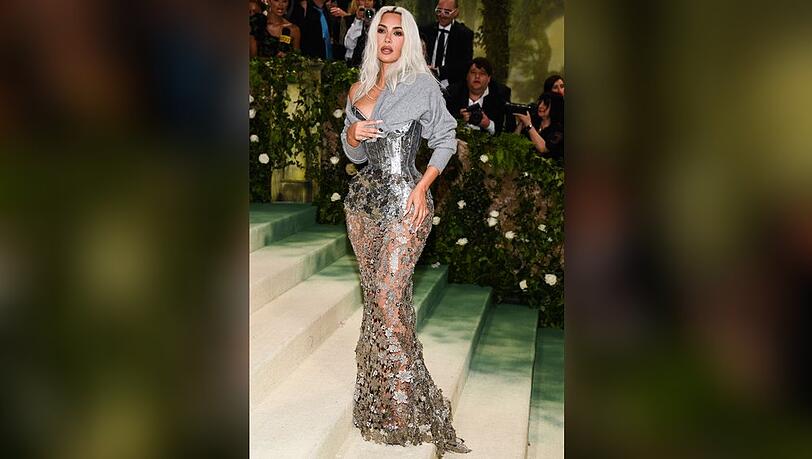 Mit diesem Kleid war Kim Kardashian mal wieder ein Hingucker bei der Met Gala.