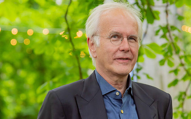 Harald Schmidts Rentenbetrag beläuft sich auf 1.100 Euro. Harald Schmidts Rentenbetrag beläuft sich auf 1.100 Euro.