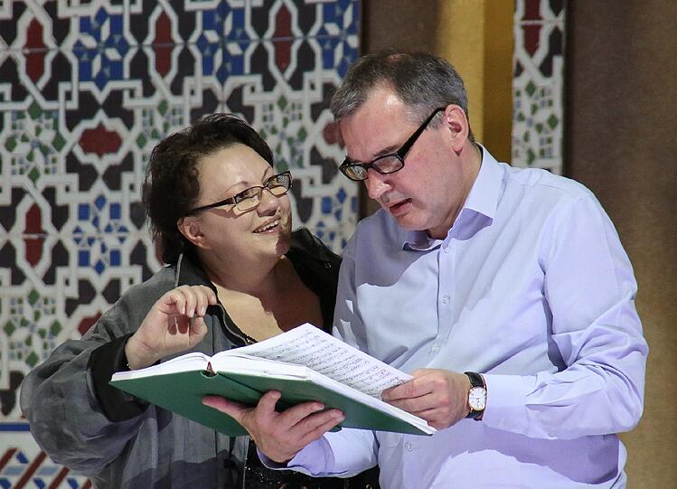 Der Regisseur auf einer Probe mit Elena Pankratova (Kundry).