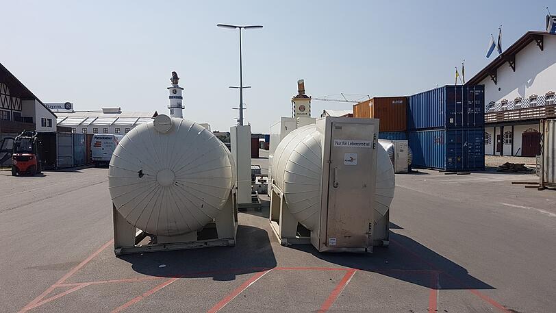 Biertanks auf der Wirtsbudenstraße.